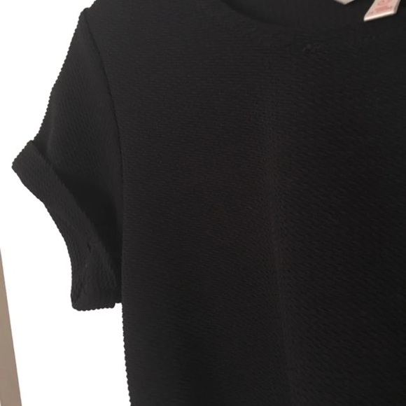 Rolled Sleeve Crop Top - Picture 3 of 3